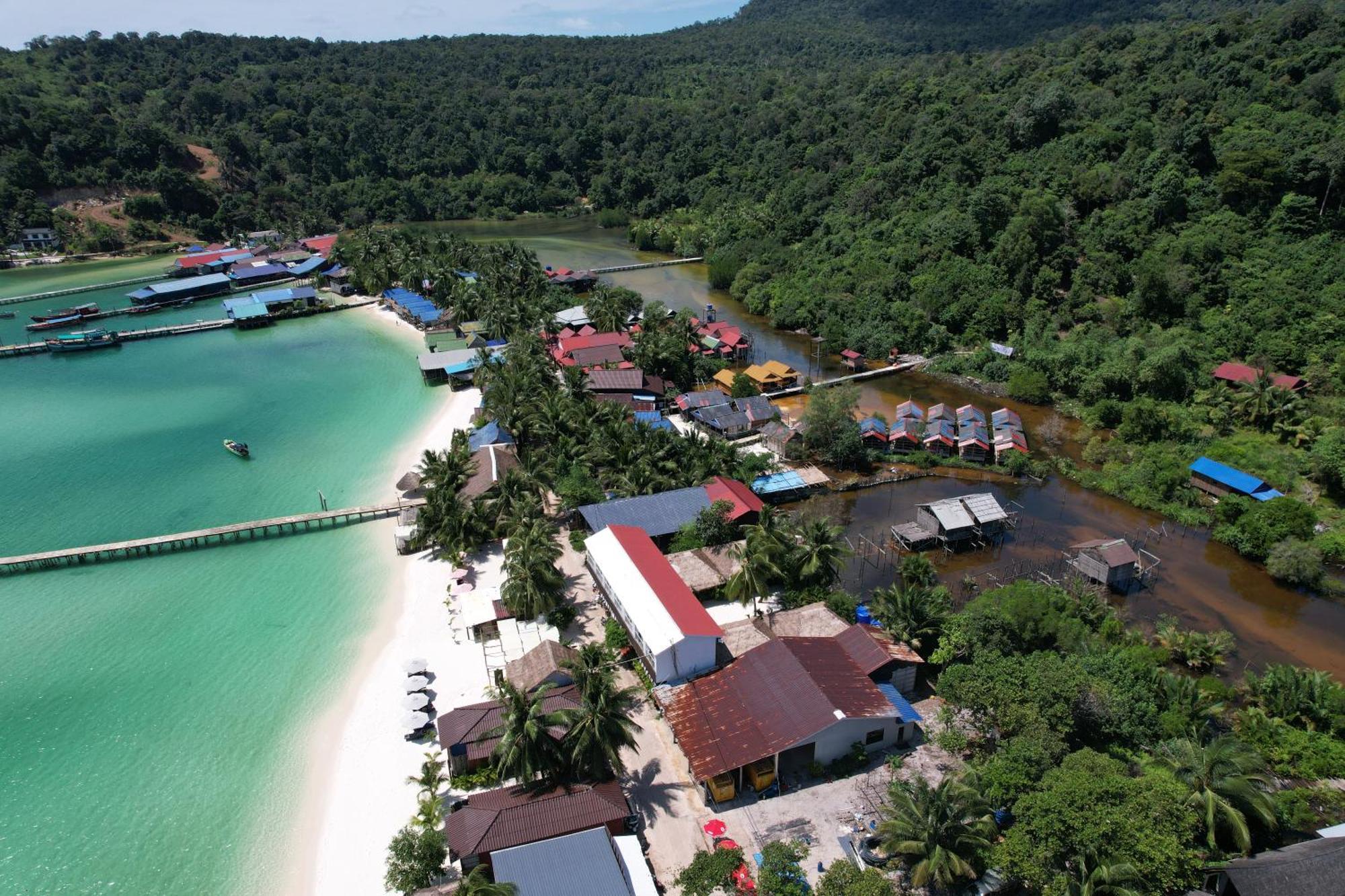 Golden Beach Resort Sok San Village Exteriör bild